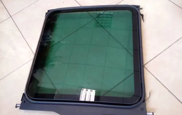 Volkswagen Multivan T5 Rear side window 43R004343 NE68638