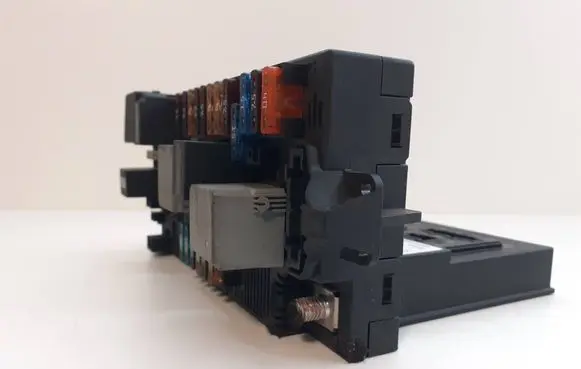 Mercedes-Benz E W211 Fuse box set 2115453101