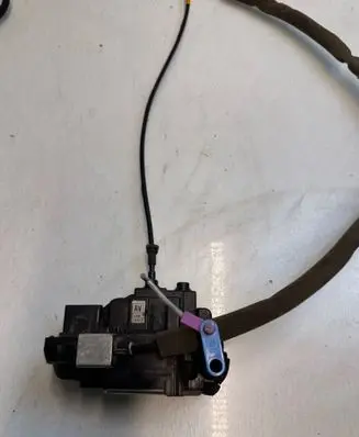 Infiniti Q50 Front door lock 32132