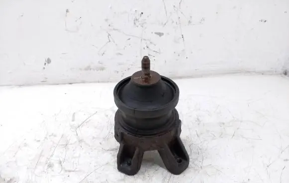 Hyundai Santa Fe Engine mount bracket 219322B000