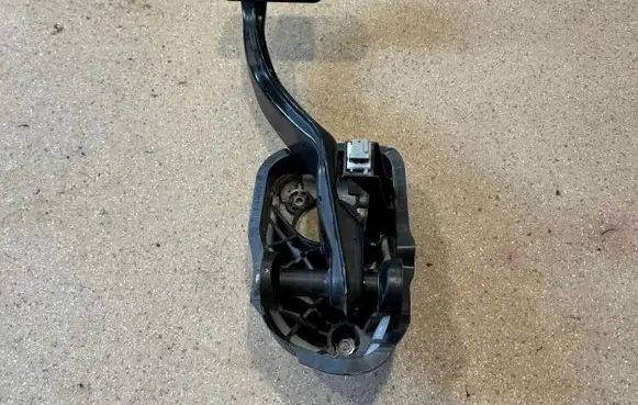 Mercedes-Benz S W222 Brake pedal A2222920115