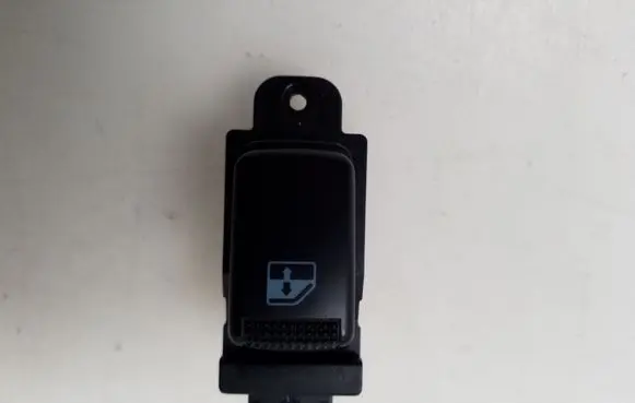 Hyundai Elantra Electric window control switch 9357620000