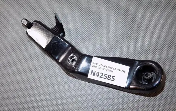 Audi Q7 4M Radiator mount bracket 4M0867729