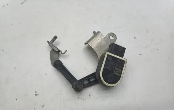 BMW 5 G30 G31 G38 Headlight/headlamp level sensor 6870000