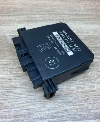 Mercedes-Benz C W203 Door control unit/module 2038202285 351391