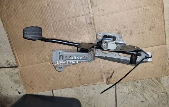 Ford Focus Brake pedal BV612467GB