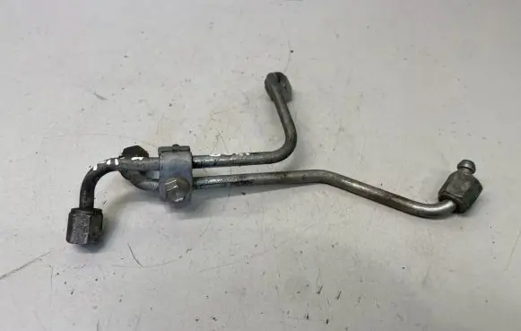 Toyota RAV 4 (XA30) Fuel injector supply line/pipe 