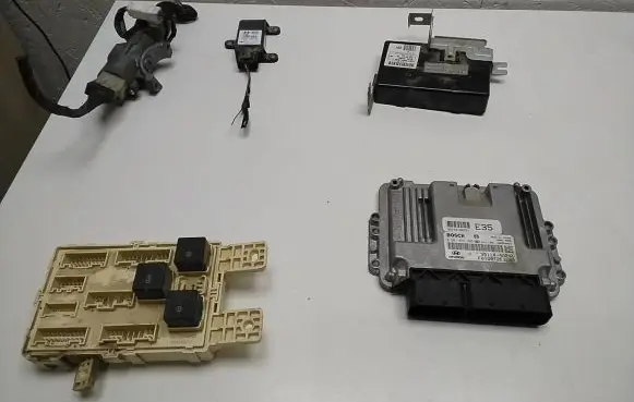 Hyundai H-1, Starex, Satellite Engine ECU kit and lock set 391544A731 391144A241 0281016303