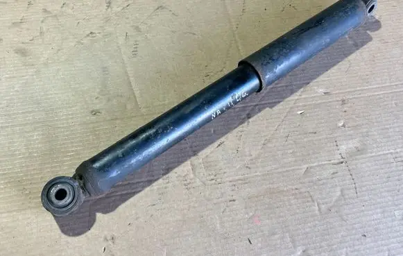 Nissan Navara D23 Rear shock absorber/damper E62005JU1A