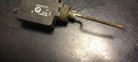BMW 5 E34 Fuel tank cap lock 8355056