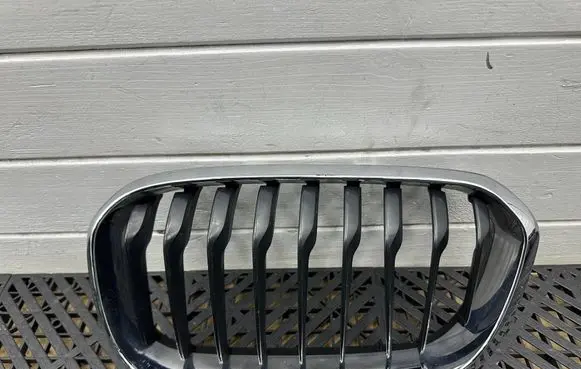 Front bumper upper radiator grill