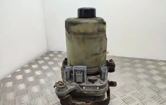 Ford Focus C-MAX Power steering pump 4M513K514B