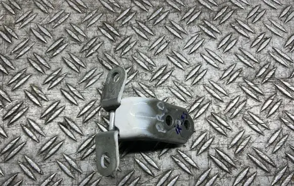 Hyundai ix35 Front door lower hinge 1120075
