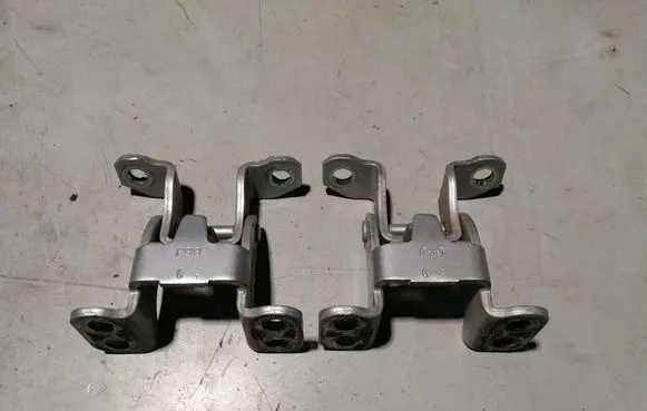 Suzuki Grand Vitara II Tailgate/trunk/boot hinge