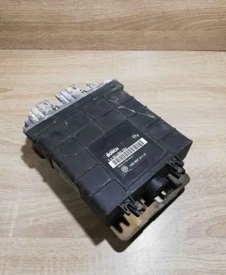 Volkswagen Golf III Engine control unit/module ECU 0261200784 1H0907311H