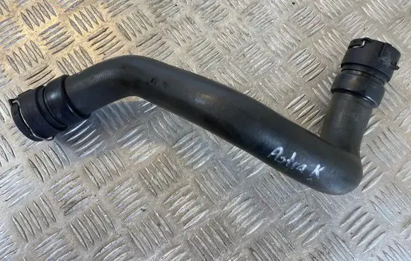 Coolant pipe/hose