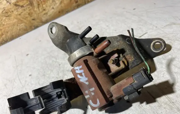 Citroen C4 I Turbo solenoid valve 70096803