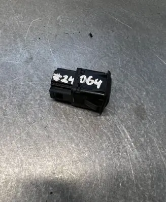Volkswagen Golf IV Fuel tank opening switch 3b0959833a