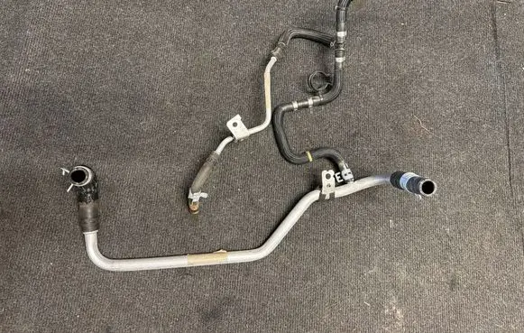Jeep Grand Cherokee WL Engine coolant pipe/hose 68380295AC 68428706AB