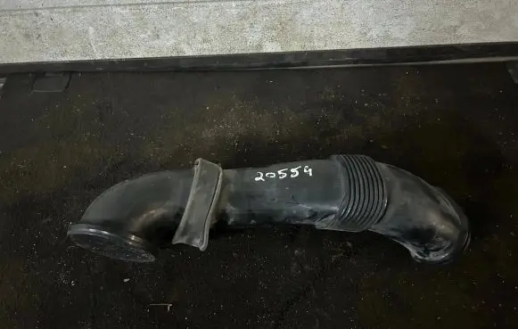 Audi Q7 4L Air intake duct part 7L6129752B 7L6129609