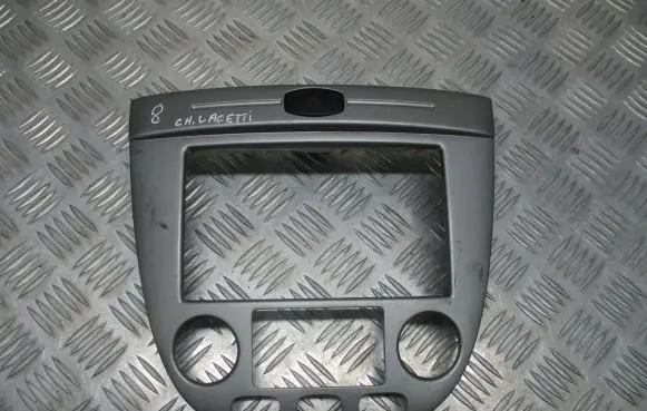 Chevrolet Lacetti Radio/GPS head unit trim 