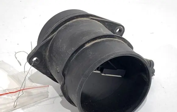 Opel Movano B Mass air flow meter 165765213R
