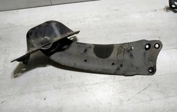Volkswagen Tiguan Rear control arm 22190623
