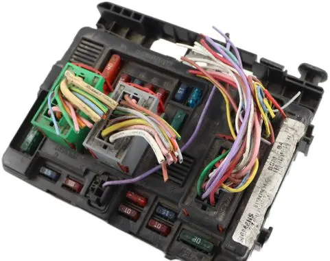 Peugeot 206 Fuse module 9643498780 S118470004E