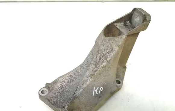Volkswagen PASSAT B5.5 Engine mounting bracket 8D0199307P