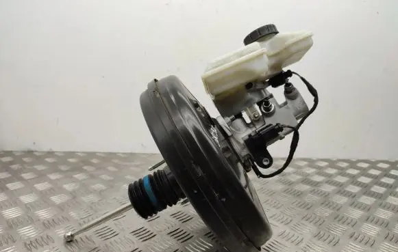 Volkswagen PASSAT B8 Brake booster 5Q1614105CG