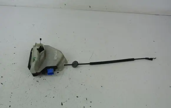 Volkswagen Golf IV Rear door lock 