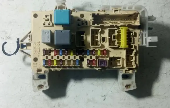 Toyota Corolla Verso AR10 Fuse module 892210F010