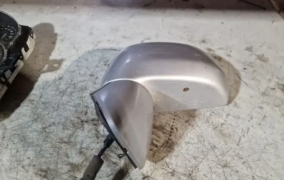 Nissan Tiida C11 Front door electric wing mirror