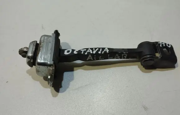 Skoda Octavia Mk2 (1Z) Rear door check strap stopper