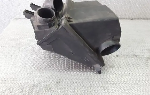 Audi A8 S8 D2 4D Air filter box 077133837F