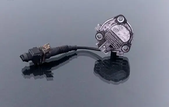 BMW 5 E39 Oil level sensor 00713400 1433510