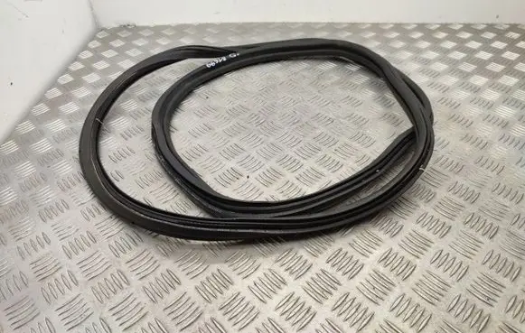 Citroen C3 Trunk rubber seal (body) 9813254680