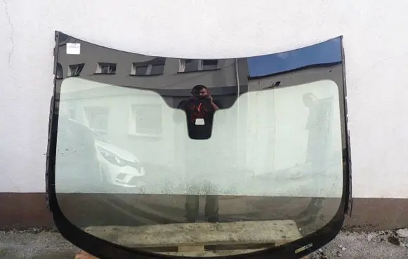 Jaguar XJ X351 Front windscreen/windshield window 
