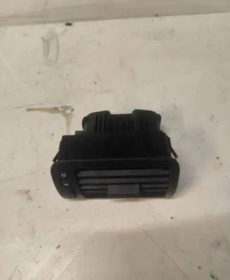 Skoda Octavia Mk1 (1U) Dashboard side air vent grill/cover trim