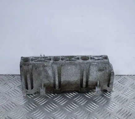 Opel Vivaro Engine mounting bracket 7700110112