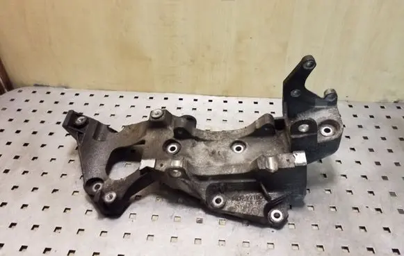 Peugeot 4007 Generator/alternator bracket 9661297180