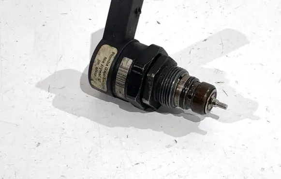 Mercedes-Benz C W203 Fuel pressure regulator A6110780449
