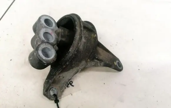 Opel Zafira A Engine mount bracket 90575779YM 90576049YN