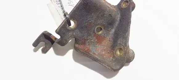 Nissan Almera N16 Engine mounting bracket
