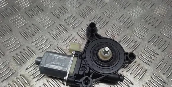 Porsche Macan (95B) Front door window regulator motor 5Q0959801C