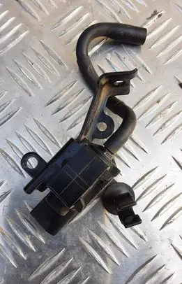 Audi A8 S8 D3 4E Vacuum valve 17T161 037906283C 07L131157