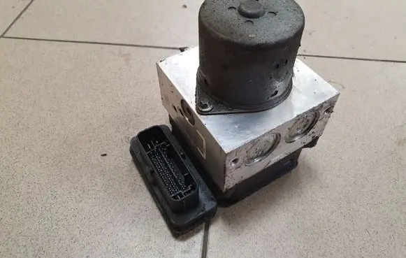 Jeep Grand Cherokee ABS Pump 68164630AB P68164630AB