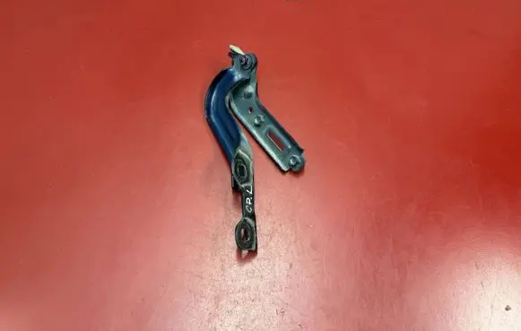 Chrysler Pacifica Engine bonnet/hood hinges 