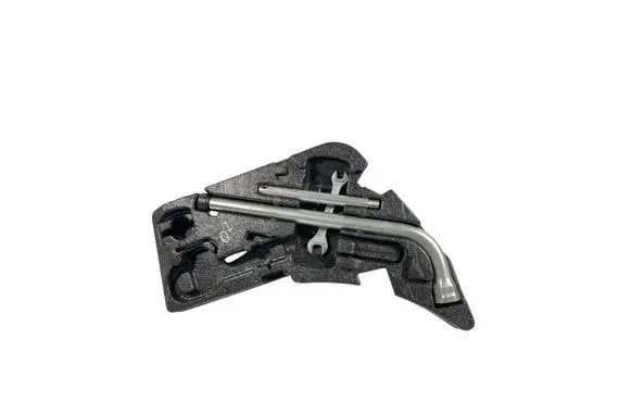 Audi Q7 4L Tool set 4l0011075