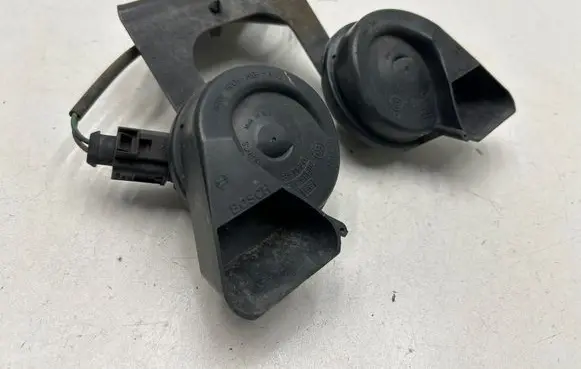 Audi A6 S6 C6 4F Horn signal 7038811 703881165